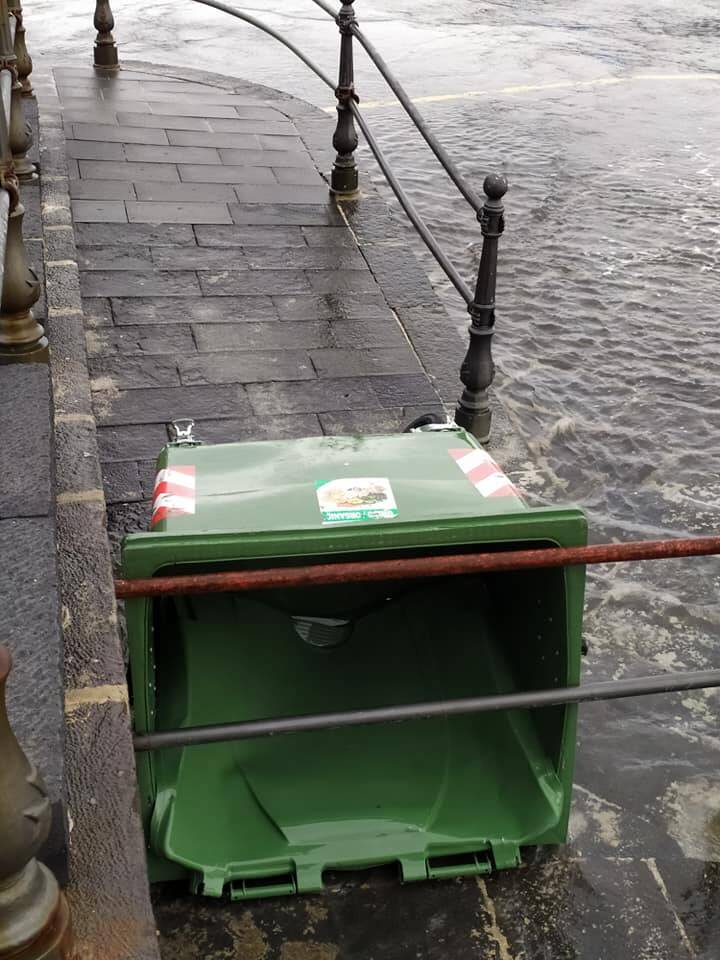 Amalfi porto danneggiato dalla mareggiata