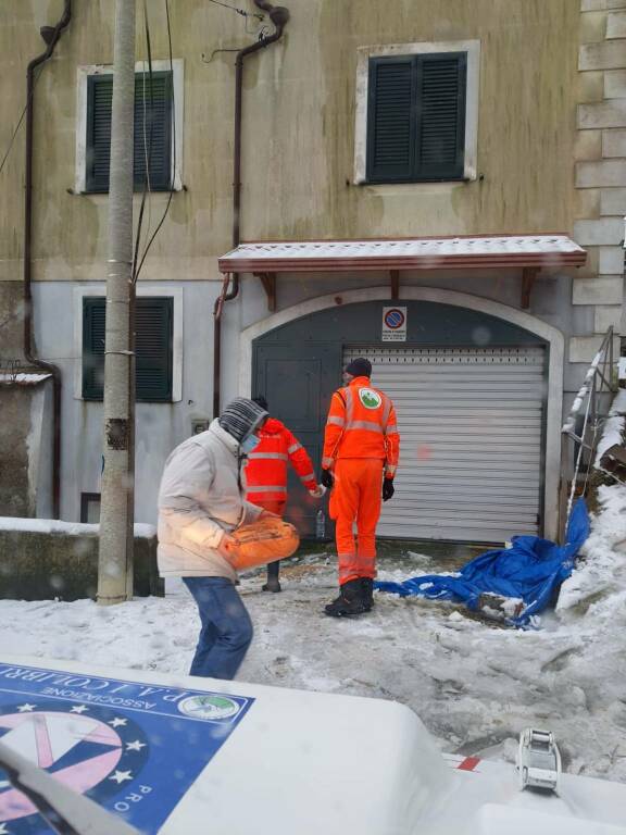 Ghiaccio in Costiera Amalfitana: alla sede de “I Colibrì” ritiro di sacche di sale