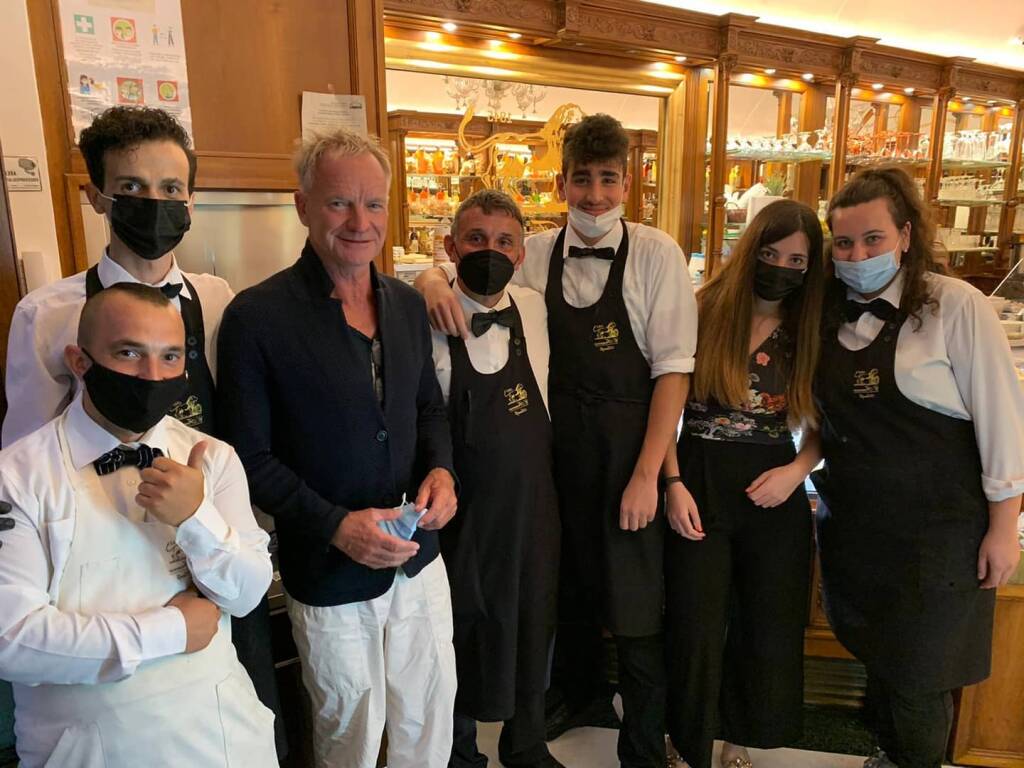 Sting ad Amalfi con lo staff del Bar Francese